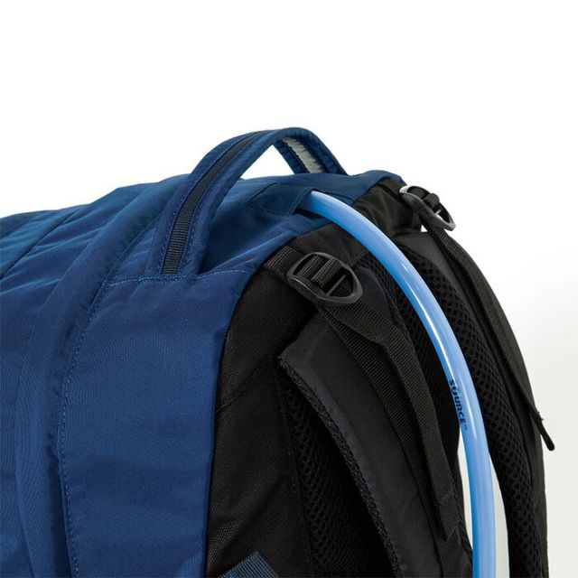 カリマー リュックサック KARRIMOR 501210 eclipse 27 リュックサック デイパック バックパック 27L A4収納 PCホルダー付き ハイドレーション対応 オーガナイザー搭載 ポールキャリア付き トレッキング ハイキング デイリー black ブラック (2502)