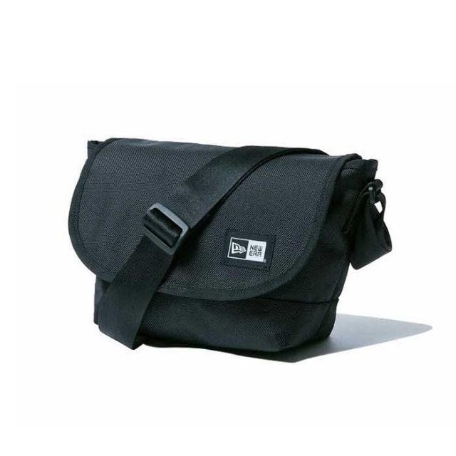 ニューエラ ショルダーバッグ ミニ 3.5L ブラック ポーチ型ボディバッグ 軽量モデル  NEW ERA SHOULDER BAG MINI 軽量 コンパクト フェス アウトドア ユニセックス 旅行 トラベル (14521320) メール便 (240305)