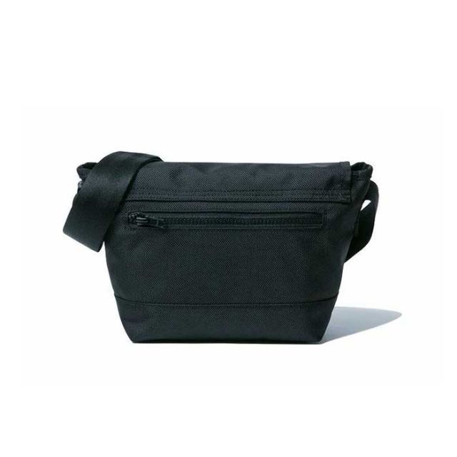 ニューエラ ショルダーバッグ ミニ 3.5L ブラック ポーチ型ボディバッグ 軽量モデル  NEW ERA SHOULDER BAG MINI 軽量 コンパクト フェス アウトドア ユニセックス 旅行 トラベル (14521320) メール便 (240305)