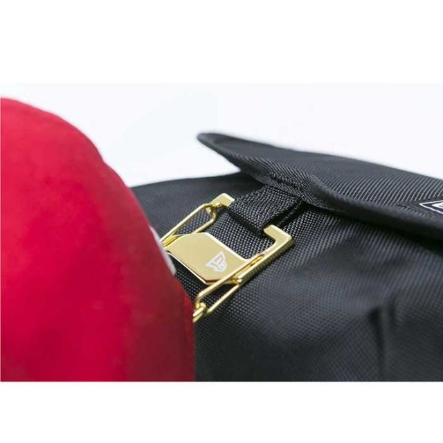 ニューエラ ショルダーバッグ ミニ 3.5L ブラック ポーチ型ボディバッグ 軽量モデル  NEW ERA SHOULDER BAG MINI 軽量 コンパクト フェス アウトドア ユニセックス 旅行 トラベル (14521320) メール便 (240305)