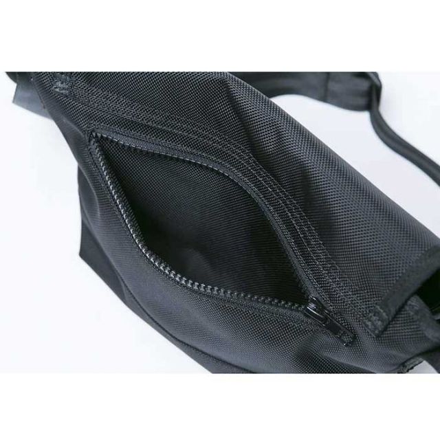 ニューエラ ショルダーバッグ ミニ 3.5L ブラック ポーチ型ボディバッグ 軽量モデル  NEW ERA SHOULDER BAG MINI 軽量 コンパクト フェス アウトドア ユニセックス 旅行 トラベル (14521320) メール便 (240305)