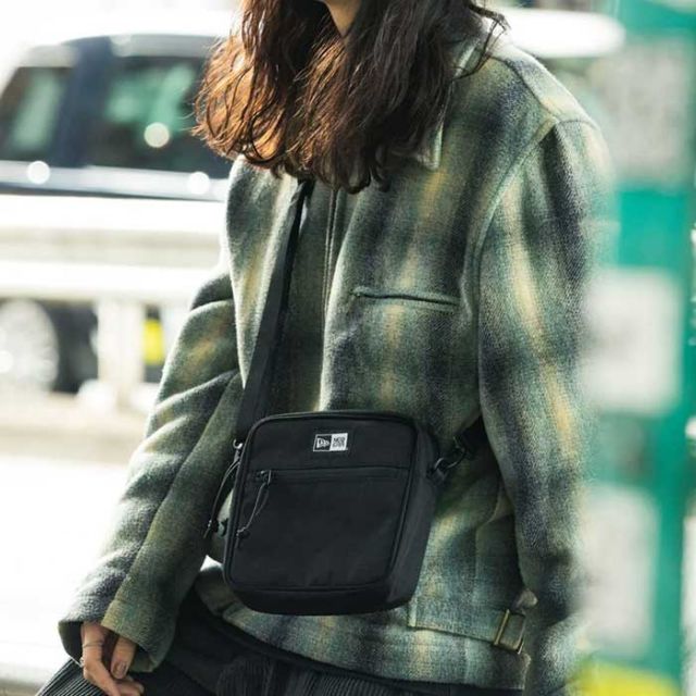 NEW ERA SQUARE SHOULDER POUCH