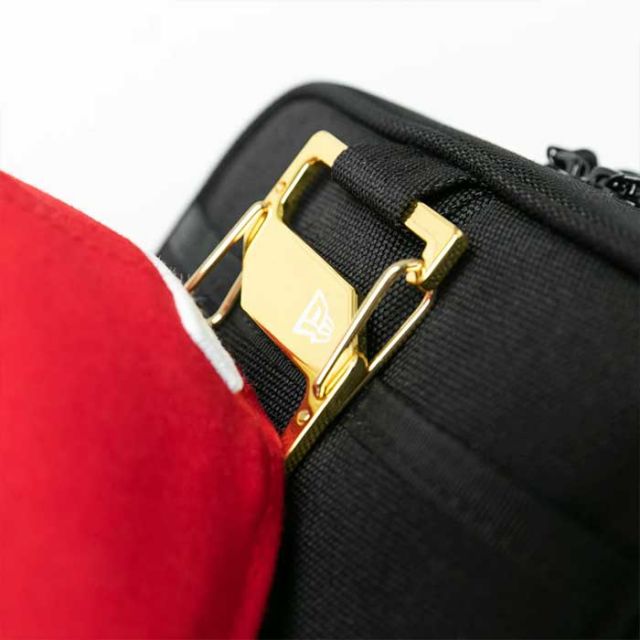 NEW ERA SQUARE SHOULDER POUCH