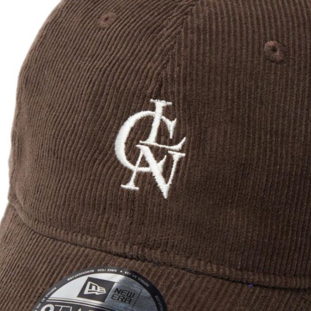 9TWENTY CALNAMUR カルナムール マイクロコーデュロイ コラボ  ロゴ キャップ 帽子 ニューエラ NEW ERA 藤田ニコル にこるん フリーサイズ サイズ調整可能 ウィメンズ レディース ウォルナット クローム 14349037 / 14349036 (241011)
