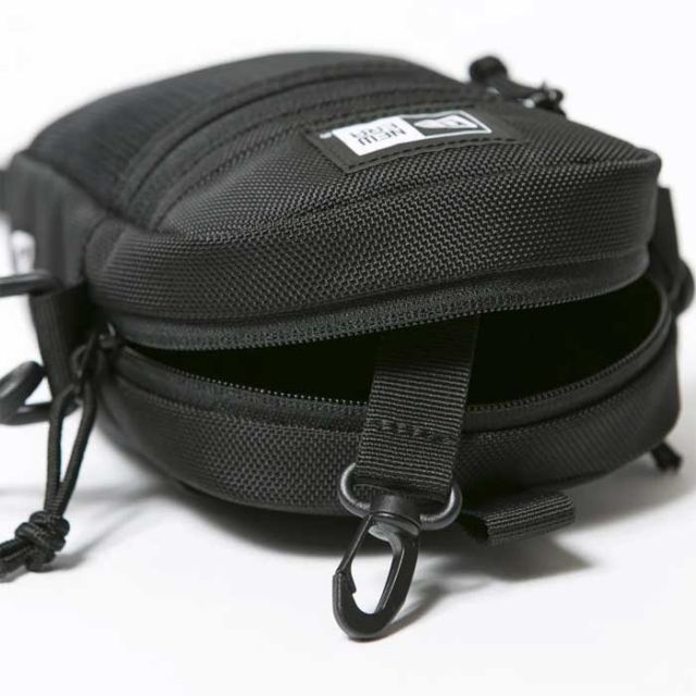 NEW ERA SHOULDER POUCH 2