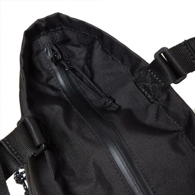 ニューエラ トート バッグ エクスプローラートートバッグ 22L ブラック NEWERA EXPLORER TOTE BAG 15OD 撥水 軽量 リップストップ素材 リュック対応 PC収納可 アウトドア メンズ レディース ユニセックス (2503)