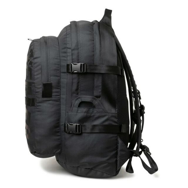 ニューエラ キャリアパック 35L ライトウェイト プリントロゴ ブラック × ブラック NEWERA CARRIER PACK 150D NE LOGO バックパック リュック バック キャリアパック 通勤 通学 PC収納 アウトドア ブラック (2503)