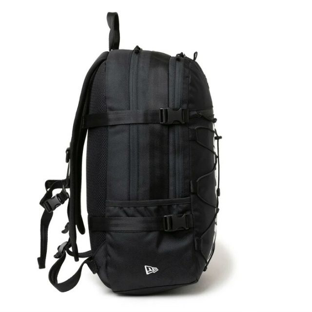 ニューエラ キャリアパック 35L ライトウェイト プリントロゴ ブラック × ブラック NEWERA CARRIER PACK 150D NE LOGO バックパック リュック バック キャリアパック 通勤 通学 PC収納 アウトドア ブラック (2503)