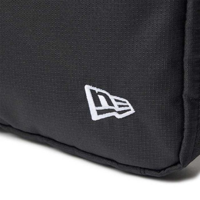 NEW ERA TRAVEL MULTI POUCH LOGO