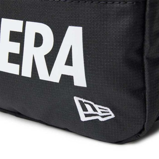NEW ERA TRAVEL COSMETIC POUCH LOGO