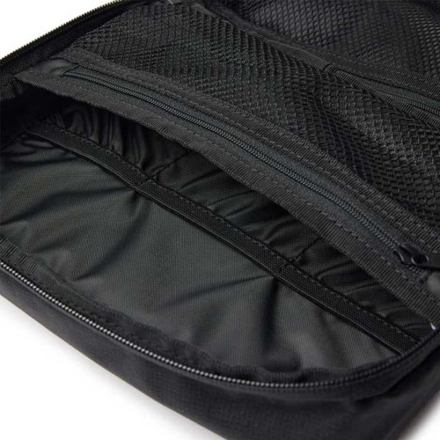 NEW ERA TRAVEL COSMETIC POUCH LOGO