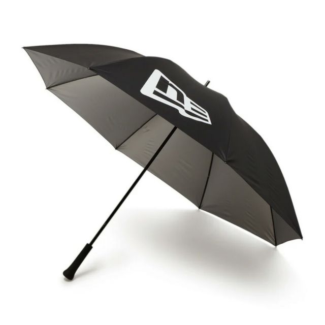 ニューエラ アンブレラ 傘 NEWERA GF UMBRELLA  ゴルフアンブレラ フラッグロゴ ブラック 軽量 大型 ゴルフグッズ GOLF 大きい傘 メンズ 雨具 おすすめ カーボン 骨晴雨兼用 14470862 (250411)