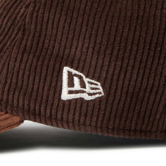 ニューエラ 9TWENTY Corduroy コーデュロイ キャップ サンディエゴ・パドレス ダークブラウン ブラウンバイザー 太畝8ウェル ユニセックスNEWERA 920CS MLB 8W CORD SADPAD DBRN (251020)