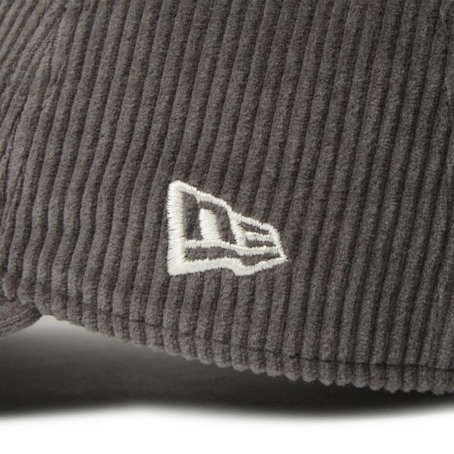 ニューエラ 9TWENTY Corduroy コーデュロイ キャップ サンディエゴ・パドレス ダークブラウン ブラウンバイザー 太畝8ウェル ユニセックスNEWERA 920CS MLB 8W CORD SADPAD DBRN (251020)