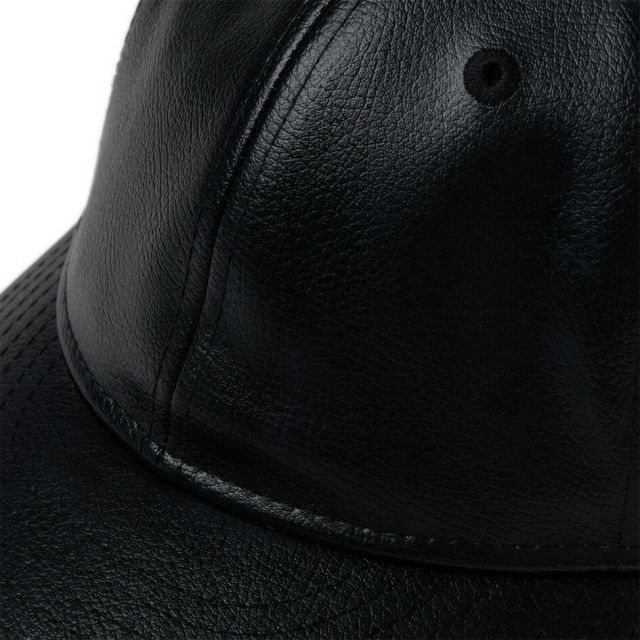 ニューエラ シンセティックレザー キャップ ブラック クロスストラップ サイズ調整可 ユニセックス NEW ERA 9THIRTY Synthetic Leather Cap Blac 14667937 930CS SYNTHETIC LEATHER (251206)