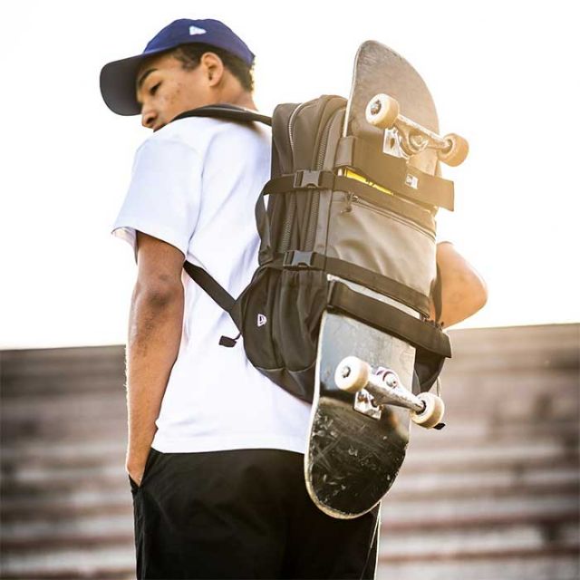 ニューエラ リュック 35L 大容量 NEWERA CARRIER PACK メンズ キャリアパック バックパック バッグ デイパック (14521349 / 14521347) 新生活 社会人 通学 通勤 通学 スケートボード PC収納 多機能 大きめ (240305)