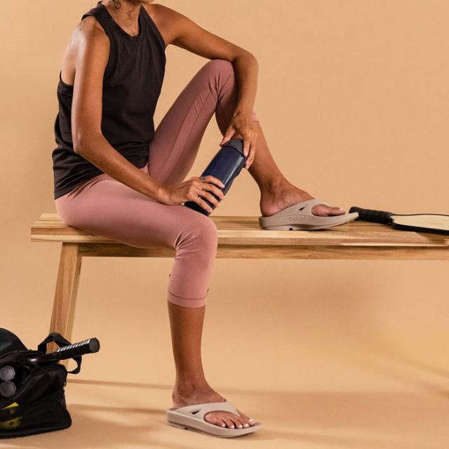 ウーフォス リカバリーサンダル OOFOS 正規品 サンダル OORIGINAL トングサンダル ビーチサンダル コンフォートサンダル ランニング トレラン マラソン トライアスロン ヨガ トレッキング ハイキング メンズ レディース ユニセックス セール (240118)