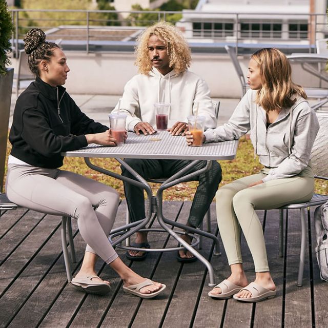 ウーフォス リカバリーサンダル OOFOS 正規品 サンダル OORIGINAL トングサンダル ビーチサンダル コンフォートサンダル ランニング トレラン マラソン トライアスロン ヨガ トレッキング ハイキング メンズ レディース ユニセックス セール (240118)