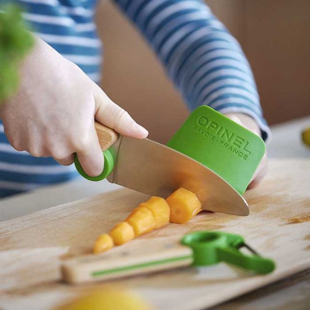 オピネル 3点キッチンセット キッズ opinel Le petit chef BOX SET シェフナイフ プロテクトフィンガー ピーラー 皮剥き器 包丁 指ガード ステンレス こども包丁 子供用 ギフト プレゼント ブルー グリーン レッド メール便(240708)