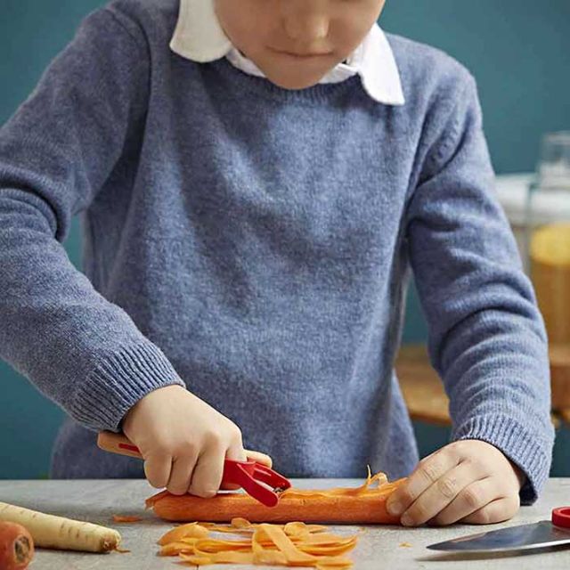 オピネル 3点キッチンセット キッズ opinel Le petit chef BOX SET シェフナイフ プロテクトフィンガー ピーラー 皮剥き器 包丁 指ガード ステンレス こども包丁 子供用 ギフト プレゼント ブルー グリーン レッド メール便(240708)