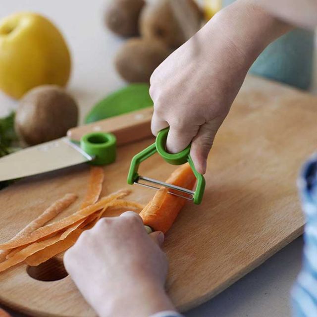 オピネル 3点キッチンセット キッズ opinel Le petit chef BOX SET シェフナイフ プロテクトフィンガー ピーラー 皮剥き器 包丁 指ガード ステンレス こども包丁 子供用 ギフト プレゼント ブルー グリーン レッド メール便(240708)