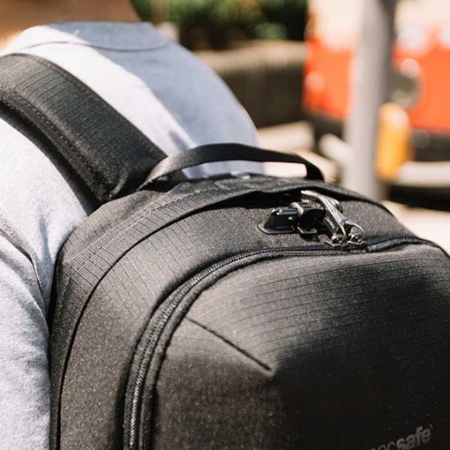 パックセーフ トラベル リュック pacsafe 12970370 バイブ 25 バックパック デイパック バッグ 旅行 盗難防止 ビジネスバッグ 新生活 社会人 (240209)