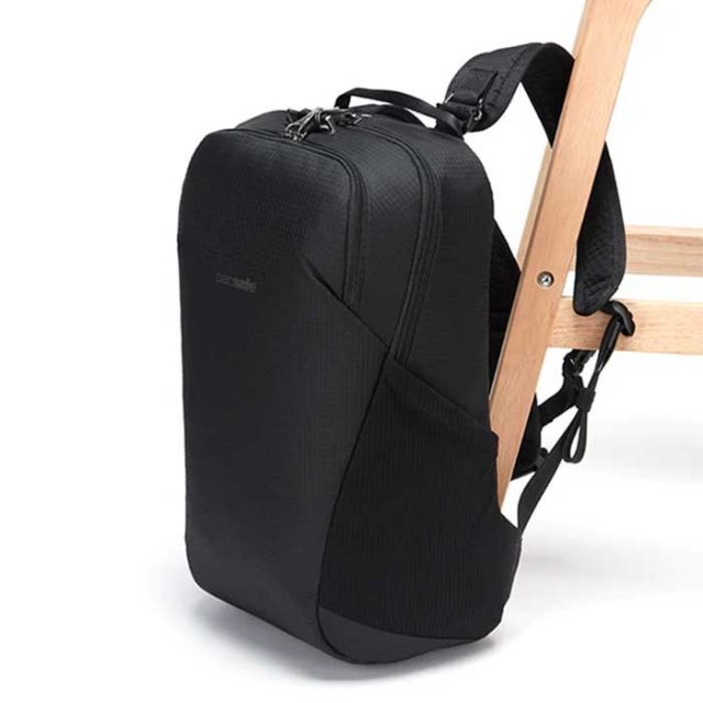 パックセーフ トラベル リュック pacsafe 12970352 バイブ 20 バックパック デイパック バッグ 旅行 盗難防止 社会人 新生活 通学 プレゼント (240209)