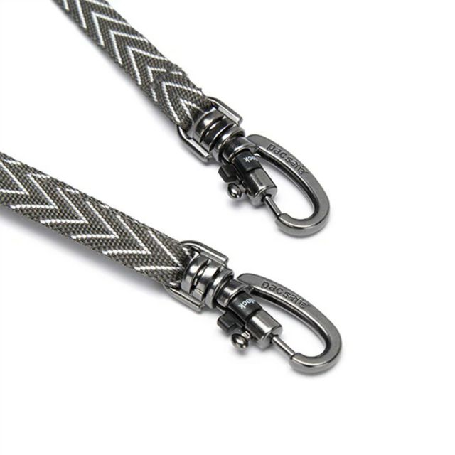 パックセーフ PACSAFE 12970391 カットレシ゛スタントランヤート゛カットレジスタントランヤード Dyneema?素材使用 TurnNLockセキュリティフック搭載 Pacsafeウォレット対応クロスボディストラップ 長さ調節可能 メール便 (250828)