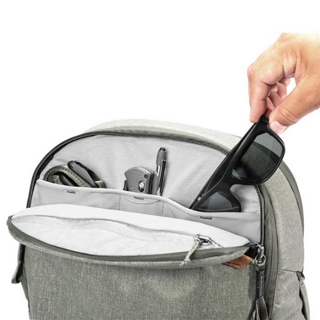 ピークデザイン カメラバッグ トラベルバックパック 30L リュック Peak Design BTR-30-BK-1/SG/MN デイパック 旅行