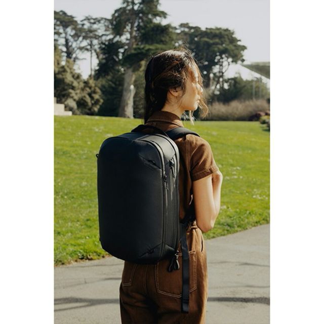 ピークデザイン トラベルバックパック 20L ブラック Peak Design BTR-20-BK-2 リュック バックパック 機内持ち込み 通勤 出張 拡張 旅行 カメラバッグ PC収納 16インチ ラゲッジパススルー