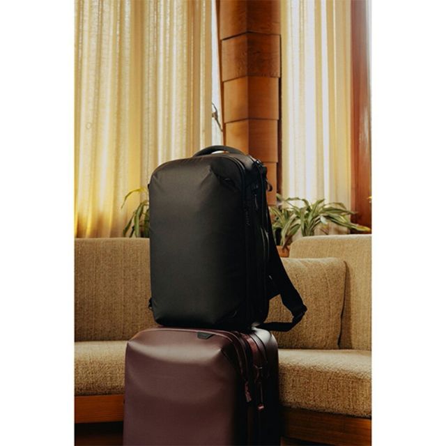 ピークデザイン トラベルバックパック 20L ブラック Peak Design BTR-20-BK-2 リュック バックパック 機内持ち込み 通勤 出張 拡張 旅行 カメラバッグ PC収納 16インチ ラゲッジパススルー