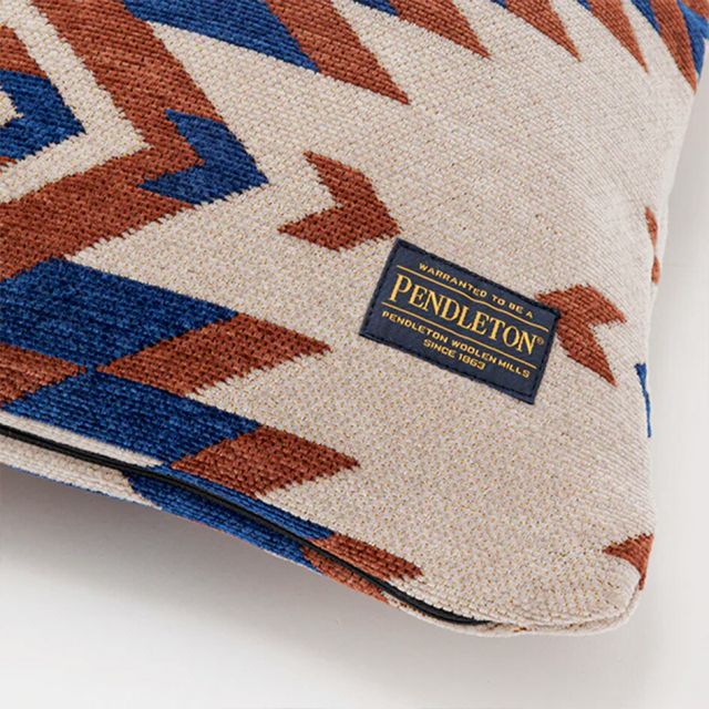 ペンドルトン PENDLETON 19802597 NEW クッションカハ゛ーWYE FL   NEW クッションカバー 45×45cm 上質ポリエステル素材 落ち着いたトーン  ソファ ベッド インテリア おしゃれ ギフト 結婚祝い 新築祝い 引っ越し祝い (250828)