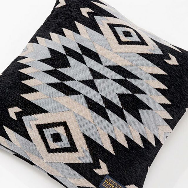 ペンドルトン PENDLETON 19802597 NEW クッションカハ゛ーWYE FL   NEW クッションカバー 45×45cm 上質ポリエステル素材 落ち着いたトーン  ソファ ベッド インテリア おしゃれ ギフト 結婚祝い 新築祝い 引っ越し祝い (250828)