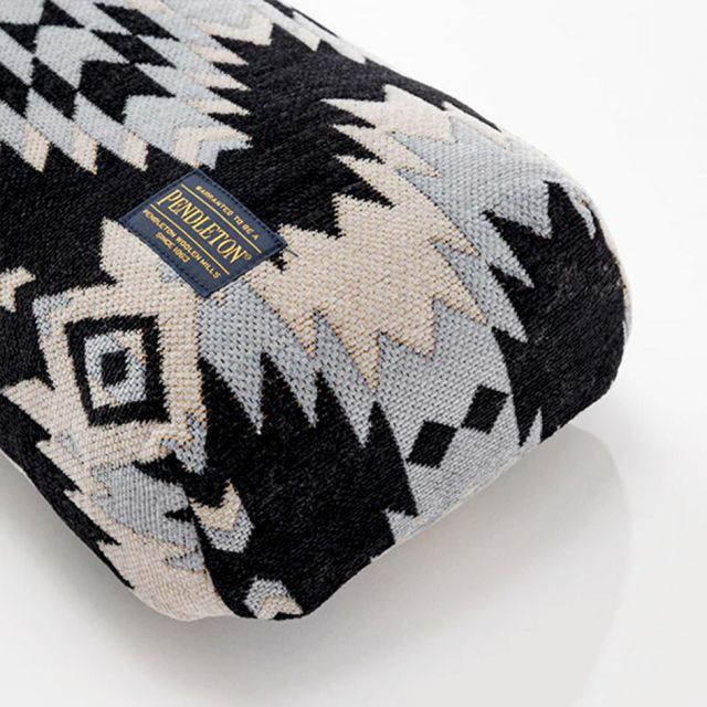 ペンドルトン PENDLETON 1980035 ランバービロー WYETHFALLS ランバーピロー 腰枕 クッション 腰サポート 姿勢サポート 腰痛軽減 デスクワーク 車内 オフィス リビング インテリア 車中泊 結婚祝い 新築祝い 引っ越し祝い (250828)