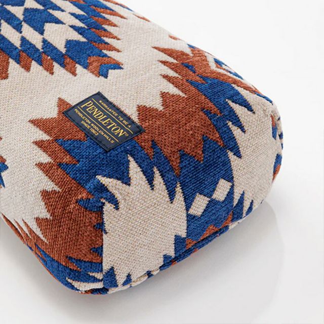 ペンドルトン PENDLETON 1980035 ランバービロー WYETHFALLS ランバーピロー 腰枕 クッション 腰サポート 姿勢サポート 腰痛軽減 デスクワーク 車内 オフィス リビング インテリア 車中泊 結婚祝い 新築祝い 引っ越し祝い (250828)