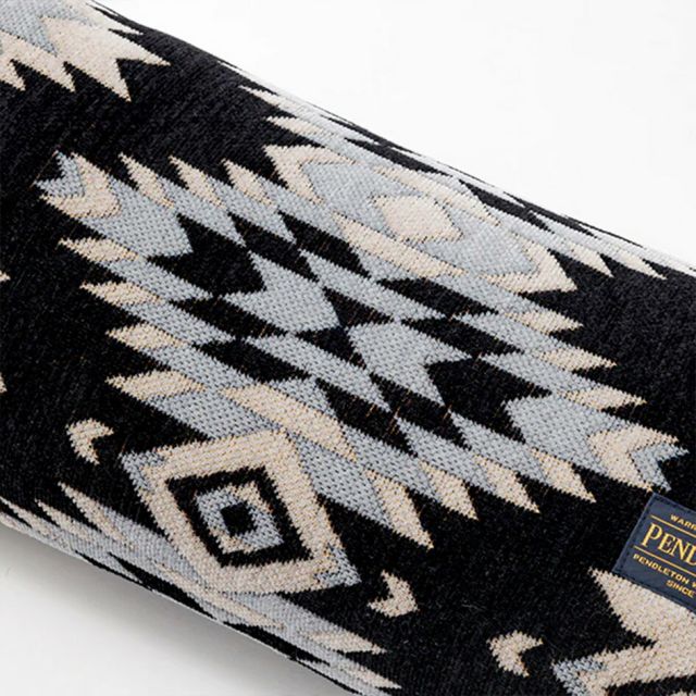 ペンドルトン PENDLETON 1980035 ランバービロー WYETHFALLS ランバーピロー 腰枕 クッション 腰サポート 姿勢サポート 腰痛軽減 デスクワーク 車内 オフィス リビング インテリア 車中泊 結婚祝い 新築祝い 引っ越し祝い (250828)