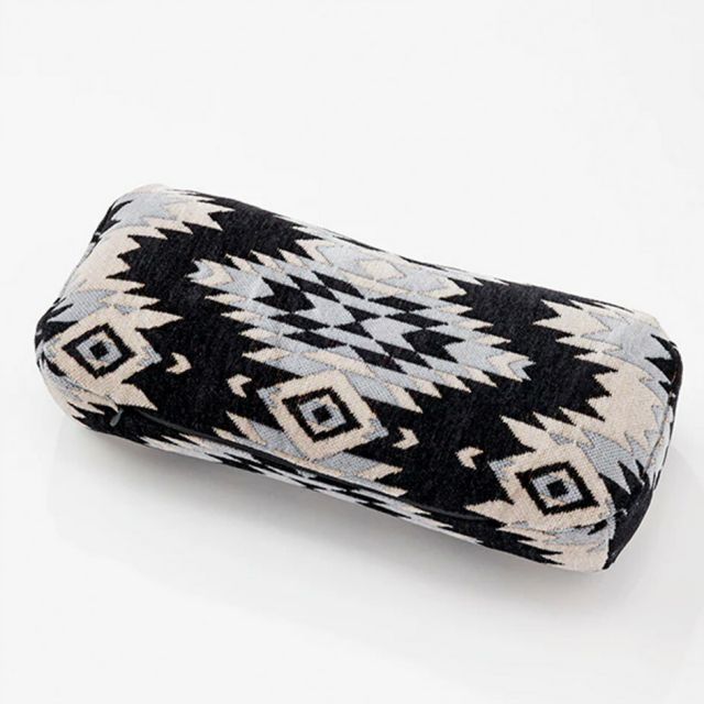 ペンドルトン PENDLETON 1980035 ランバービロー WYETHFALLS ランバーピロー 腰枕 クッション 腰サポート 姿勢サポート 腰痛軽減 デスクワーク 車内 オフィス リビング インテリア 車中泊 結婚祝い 新築祝い 引っ越し祝い (250828)