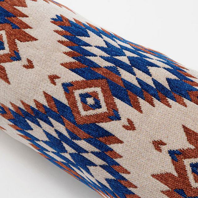 ペンドルトン PENDLETON 19800358 BOSTクッション WYETHFALLS ボルスタークッション 円筒形クッション 腰当て ネックピロー 多用途クッション インテリア 結婚祝い 新築祝い 引っ越し祝い ギフト プレゼント (250828)