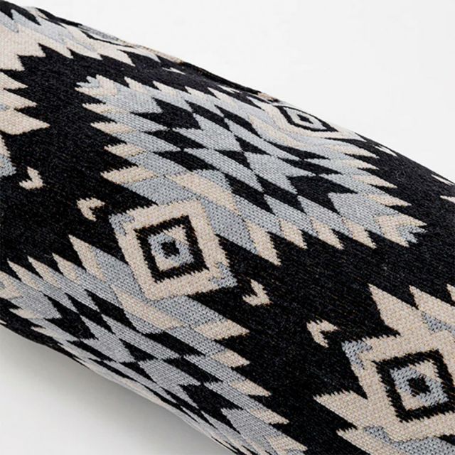 ペンドルトン PENDLETON 19800358 BOSTクッション WYETHFALLS ボルスタークッション 円筒形クッション 腰当て ネックピロー 多用途クッション インテリア 結婚祝い 新築祝い 引っ越し祝い ギフト プレゼント (250828)
