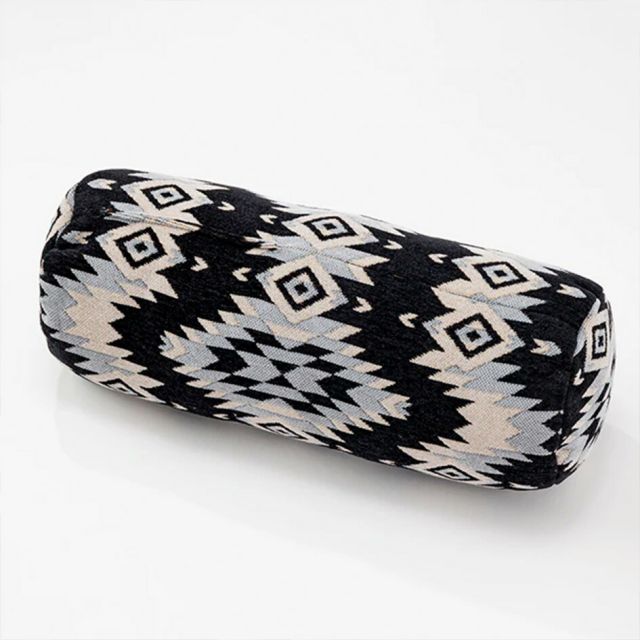 ペンドルトン PENDLETON 19800358 BOSTクッション WYETHFALLS ボルスタークッション 円筒形クッション 腰当て ネックピロー 多用途クッション インテリア 結婚祝い 新築祝い 引っ越し祝い ギフト プレゼント (250828)