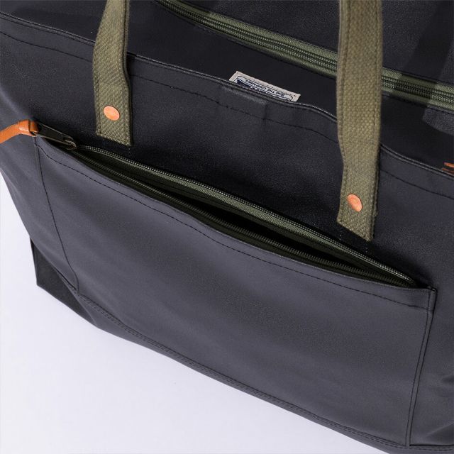 ポーラー ワサビ コラボ トートバッグ WASABI×POLER Durable Tent Tote M 261MCV0146 ナイロン 防水 耐久 ラバーコーティング 35L A4対応 大容量 グリーン ブラック サーフ アウトドア キャンプ PLxWASABI DURABLE TENT TOTE (260623)