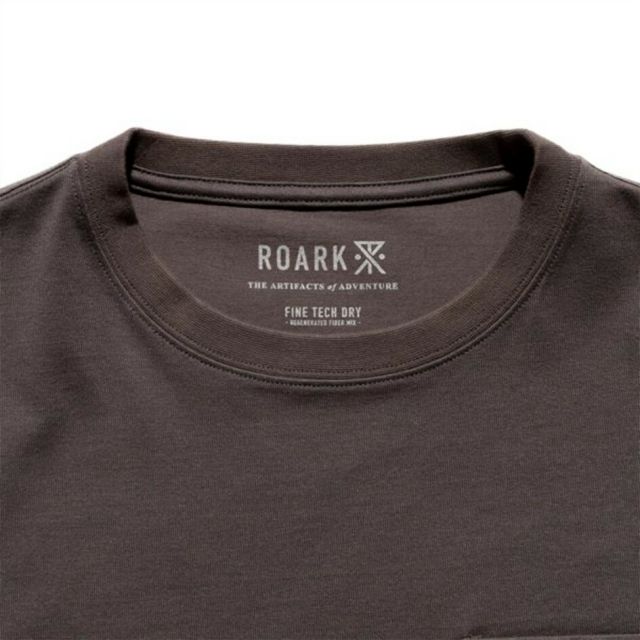 ロアーク LABEL POCKET ファインテックドライTシャツ チャコール ナチュラル LABEL POCKET FINE TECH DRY TEE RTJF1200-CCL RTJF1200-NAT ROARK ロアーク 半袖Tシャツ ドライ 吸湿 消臭 ポケットT メール便 (260316)