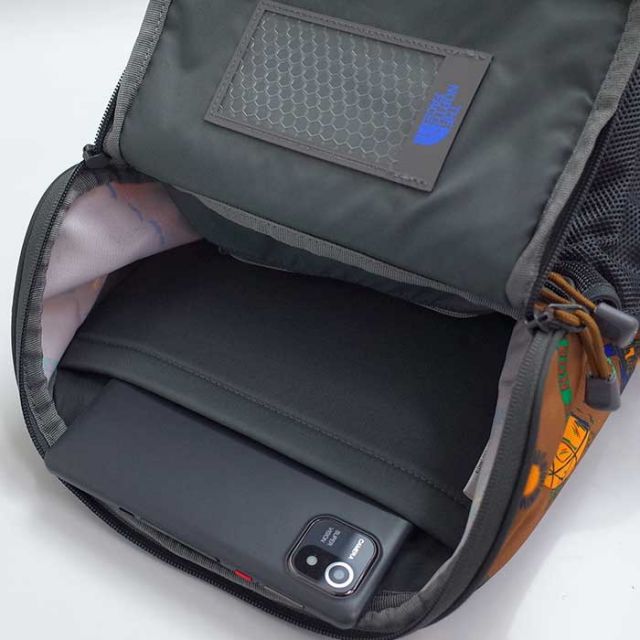 ザ・ノース・フェイス キッズ リュックサック レクタング K Rectang スーパーソニックブルー NMJ72359 SC リュック ボックス型 アウトドア軽量 ノースフェイス  キッズ 子供用 17L チェストストラップ付き 通学 遠足 デイパック (240112)