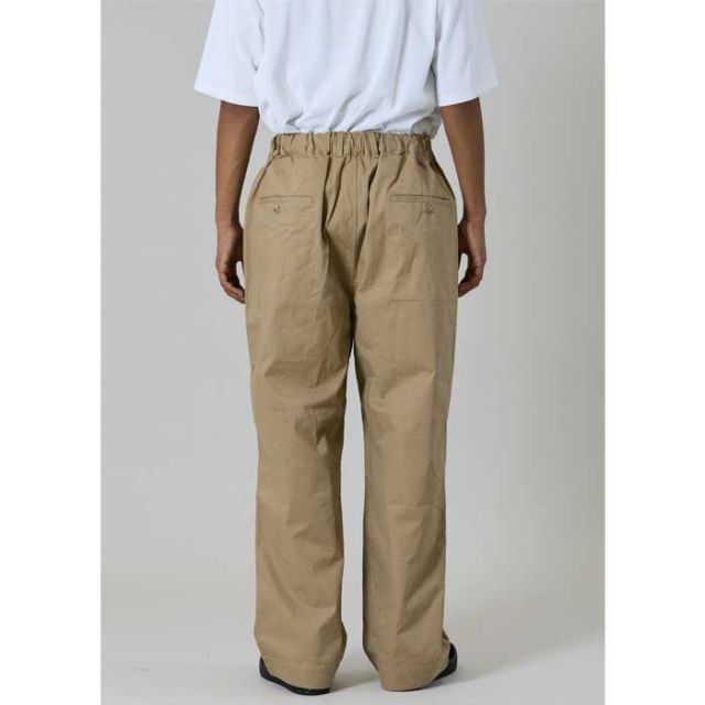UNFRM AW-7560 CLASSIC TWO-TUCK CHINO TROUSERS