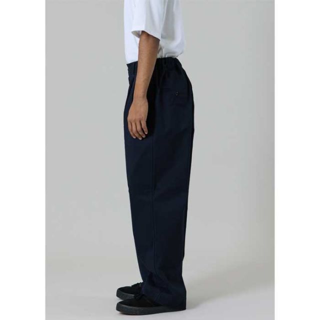 UNFRM AW-7560 CLASSIC TWO-TUCK CHINO TROUSERS