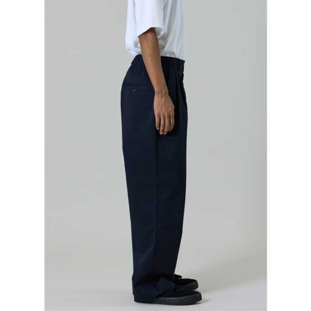 UNFRM AW-7560 CLASSIC TWO-TUCK CHINO TROUSERS